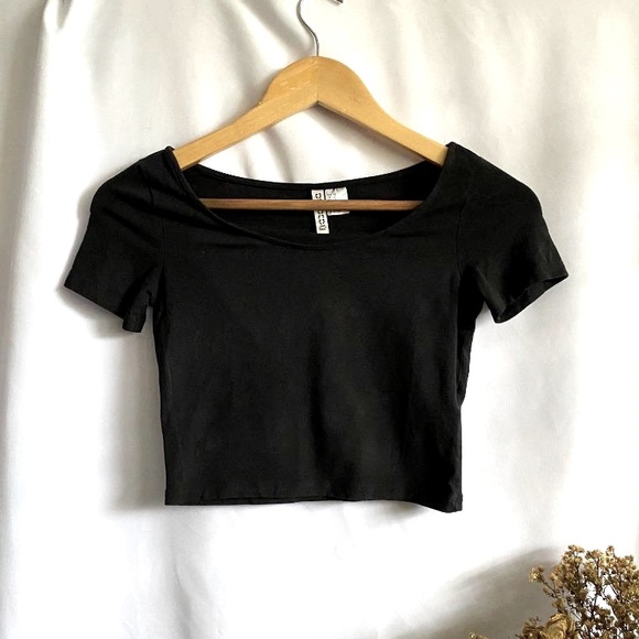 H&M Tops - H&M Basic Divided Black Crop Top